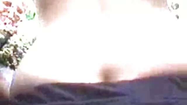 بچه نگهدار سکس روغنی سفید مادلین از میلف آنیککا درس لعنتی می گیرد