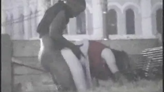Cfnm milfs لذت بردن از فاک چهار نفری در حالی که کون روغنی سوگواری