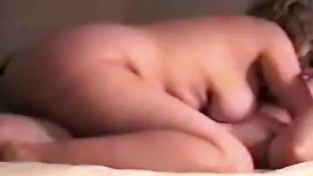 شلخته بلوند ممه روغنی روسی زرق و برق دار کورتنی خوب لعنت می کند