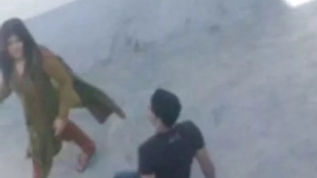 نوجوانان بلوند ناز سوار خروس می کون بزرگ روغنی شوند