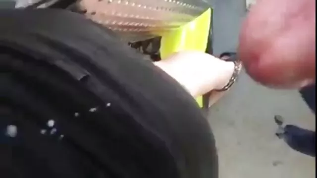 دختری با ماساژ روغنی سکسی پدرش رابطه جنسی دارد و در باشگاه پرستار بچه ها درد می کند