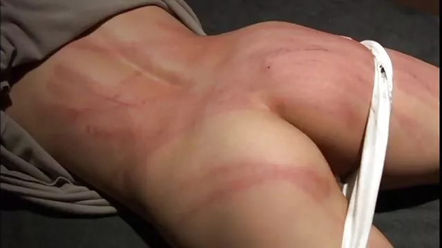 سبزه سکسی با سینه های بزرگ به شوهرش اجازه می کوس روغنی دهد له شود