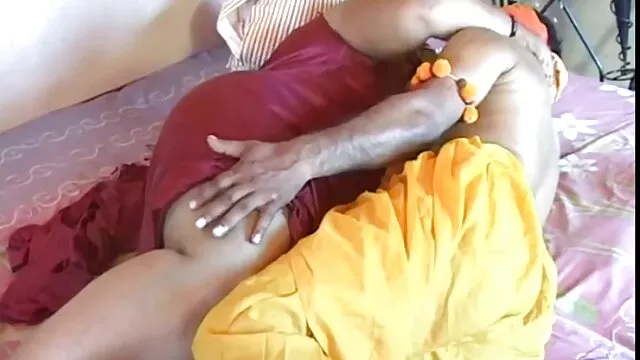 پدر مرد حیله گر بچه های عروس نازنین را قبل از مراسم عروسی سکس خشن روغنی اغوا می کند