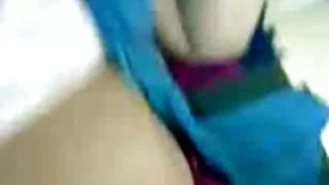 گل میخ کمک می کند تا سرگرمی و سکس لز روغنی بیدمشک یک عیار باکره را بررسی کنید