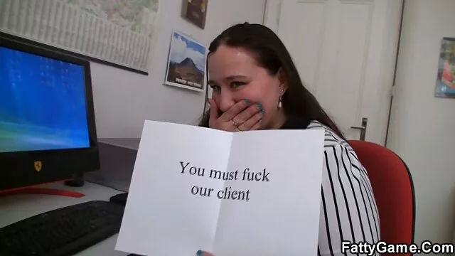 داکوتا اسکای نوجوان توسط دیک بزرگ فاک شده و صورتش را درآورده عکس سکسی روغنی است