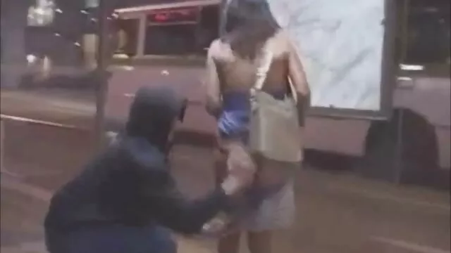 Fit Milf کون گنده روغنی Mimi Love در گربه تنگش خیس از دیلدو است