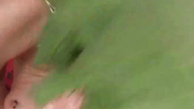 Callie Calypso یک نوجوان گرسنه سکسروغنی خروس داغ است